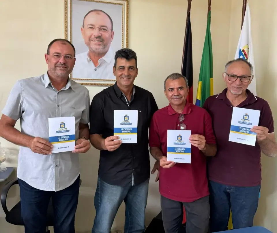 Câmara de São João do Cariri entrega exemplares da nova Lei Orgânica Municipal