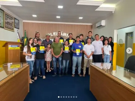 Jovens Líderes Recebem Reconhecimento em Cerimônia na Câmara Municipal