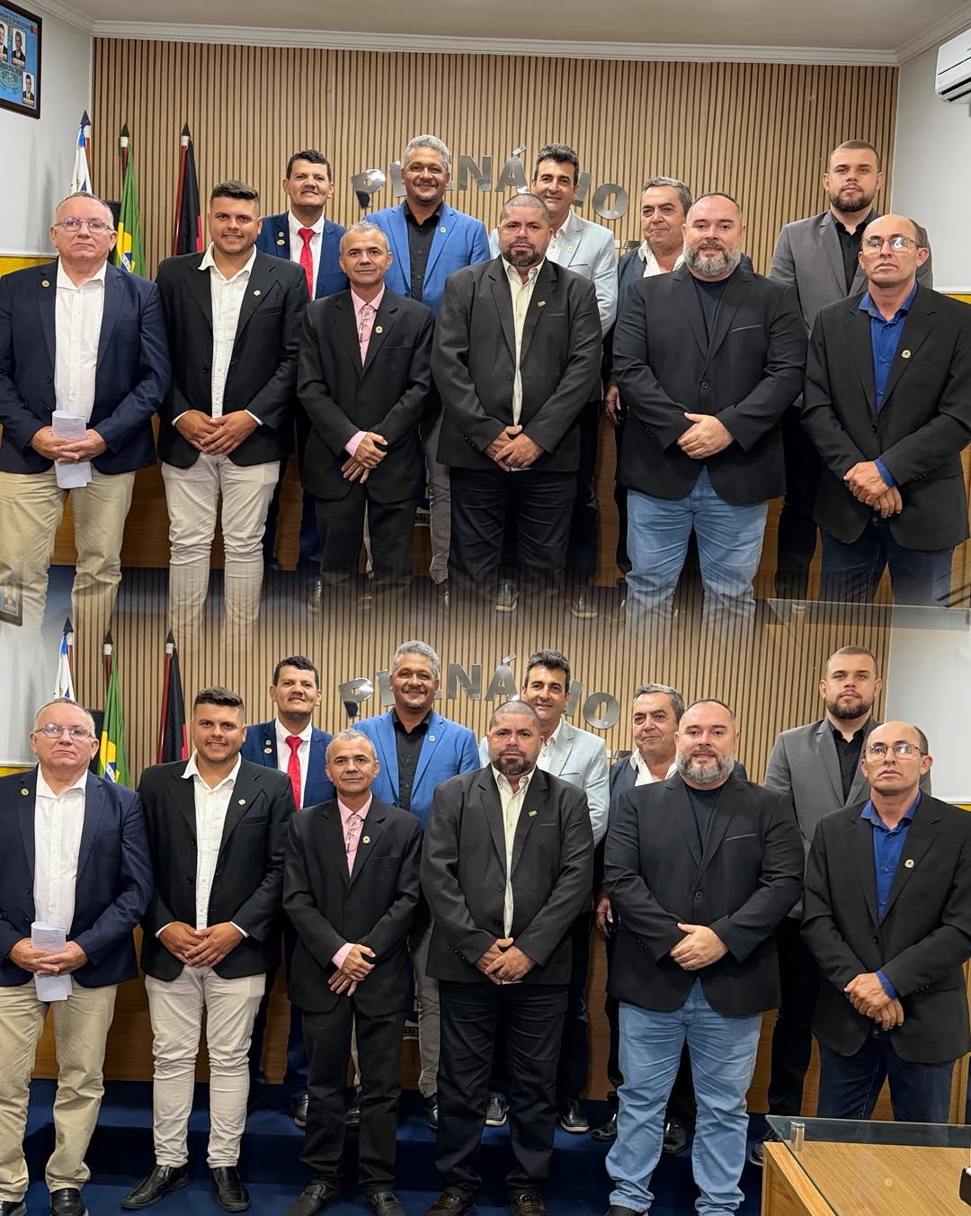 📸 Confira alguns registros fotográficos da última sessão ordinária da Câmara Municipal...
